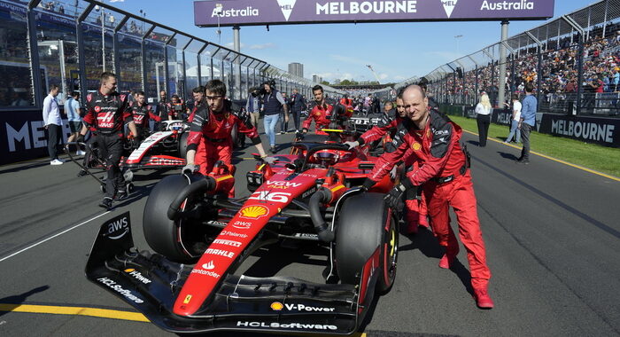 F1:Australia; contatto al via, subito fuori Ferrari Leclerc