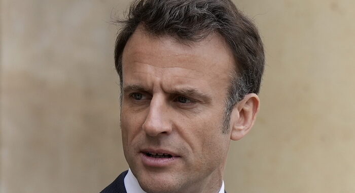 Francia: Macron promulga la riforma delle pensioni, è legge
