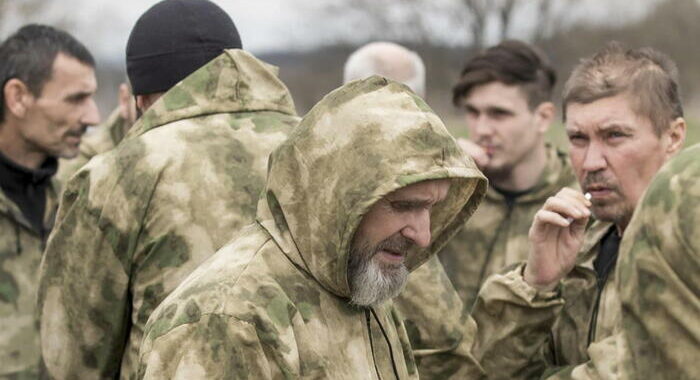 Kiev, recuperati centinaia di corpi di soldati russi
