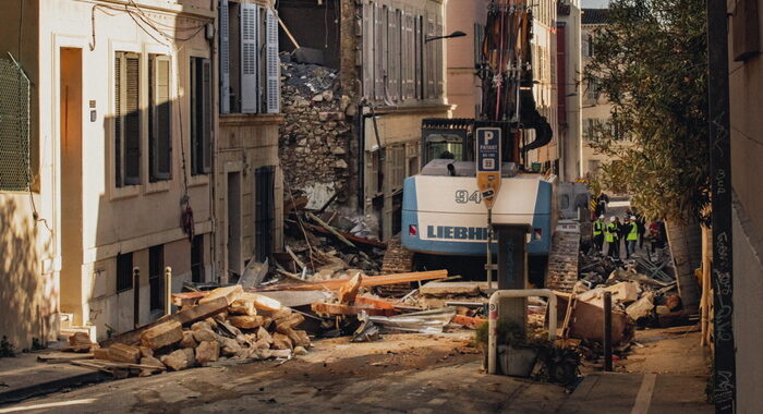 Marsiglia, trovati due corpi tra le macerie del palazzo crollato