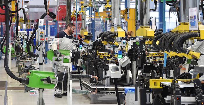 Nuovo calo della produzione industriale, -0,2% a febbraio