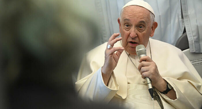 Papa, ‘la Santa Sede ha in corso una missione di pace’