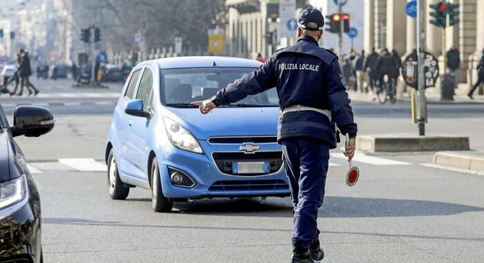 Sferra un pugno ad un vigile, denunciato il figlio di Costacurta