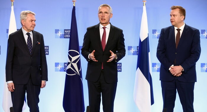 Stoltenberg, domani la Finlandia diventa membro della Nato