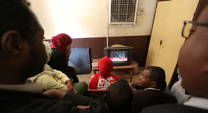 Sudan, l’esercito riprende il controllo della tv di Stato
