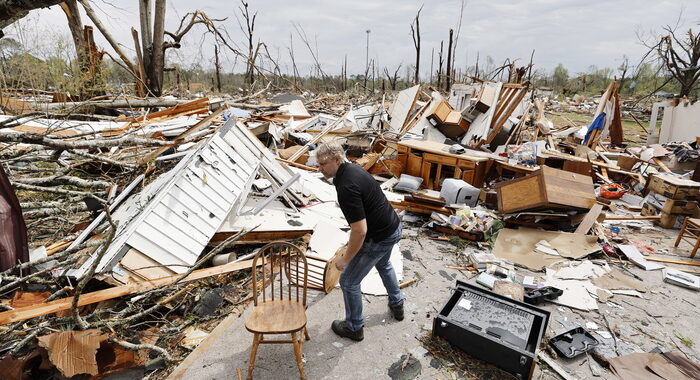 Usa: cinque persone morte per la furia dei tornado