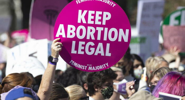 Usa, giudice sospende l’approvazione della pillola abortiva