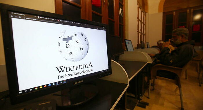 Wikipedia scritta dall’AI? Fondatore valuta possibilità