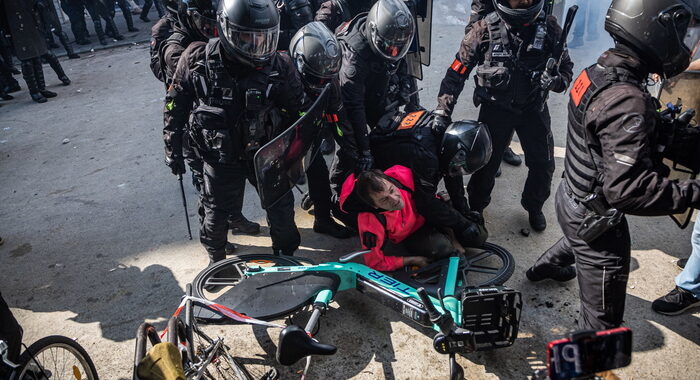 1 maggio: Francia, 540 fermi e 406 poliziotti feriti