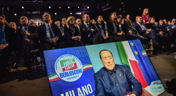 Berlusconi, chi non vota non è un buon italiano