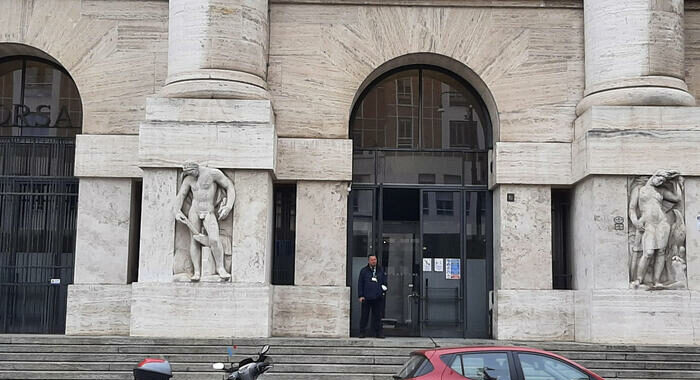 Borsa: Milano chiude debole (-0,16%)