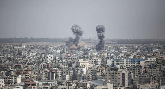 Gaza, 20 morti tra cui 4 donne e 5 minorenni