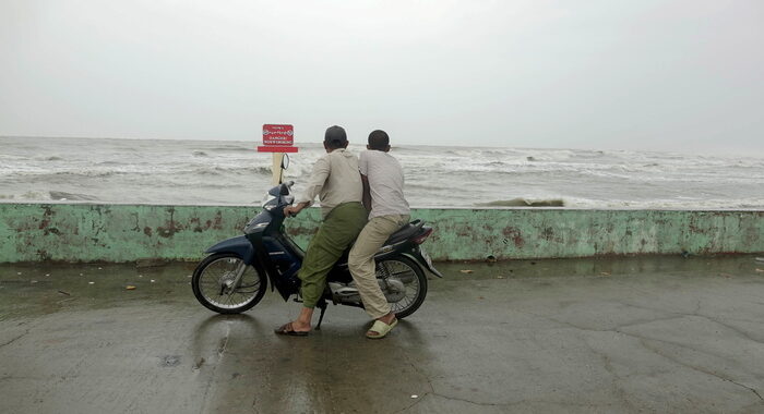 Il super ciclone Mocha si abbatte su Bangladesh e Birmania