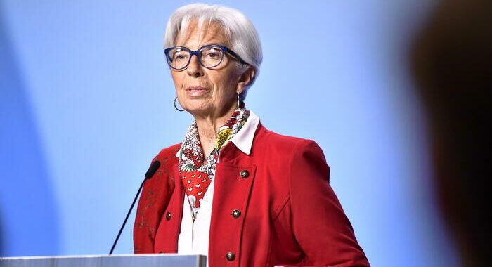 Lagarde, ‘la priorità assoluta è far scendere l’inflazione’