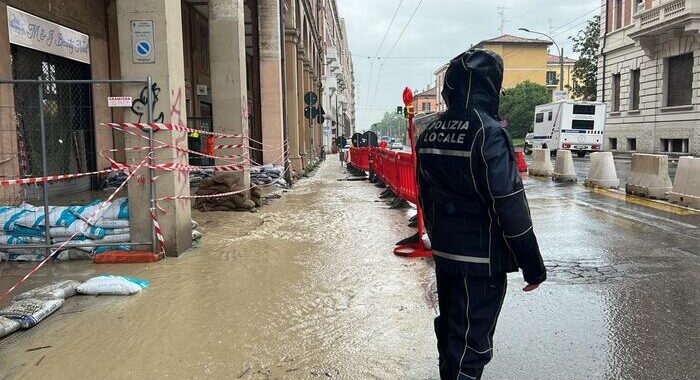 Maltempo:Comune Bologna,viabilità compromessa non spostatevi