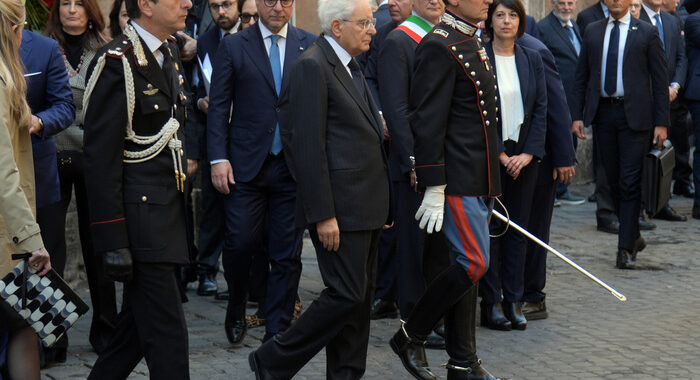 Mattarella sul terrorismo, complicità di uomini dello Stato