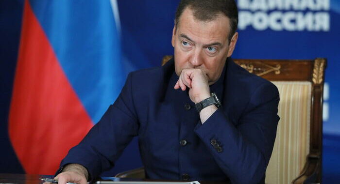 Medvedev su miliziani a Belgorod, ‘distruggerli come sorci’