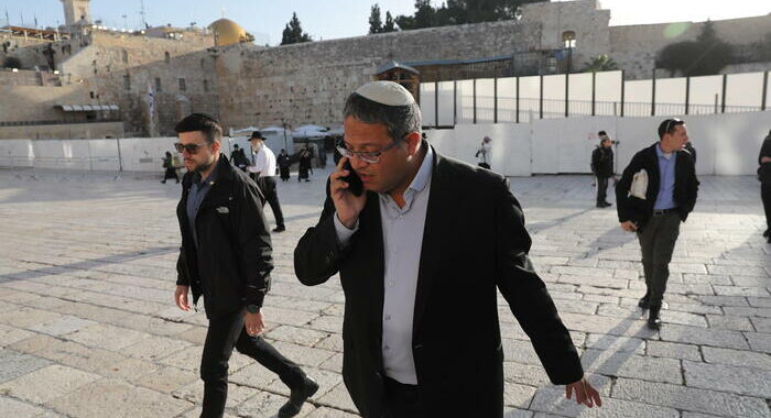 Ministro israeliano Ben Gvir sale sulla Spianata delle Moschee