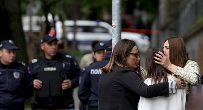 Nove i morti nella sparatoria in una scuola a Belgrado