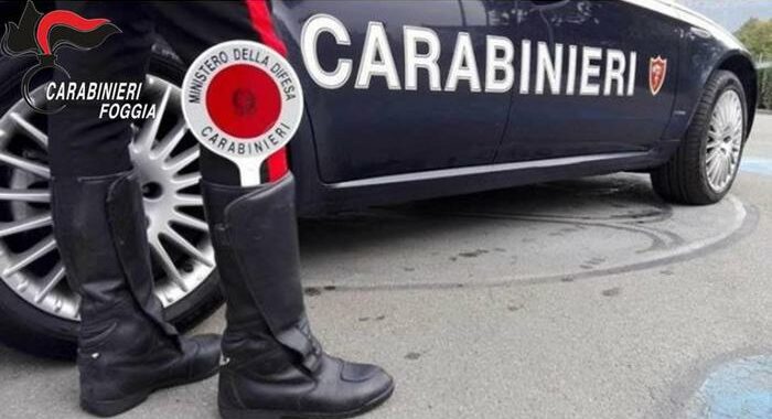 Uccide la propria figlia 16enne e un uomo nel Foggiano