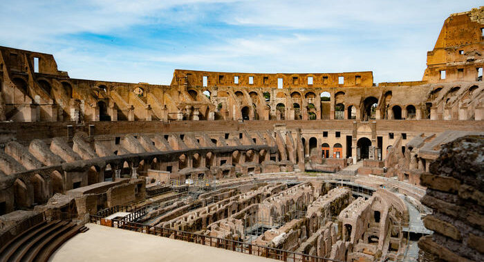 Un ascensore dona a tutti la vista panoramica del Colosseo