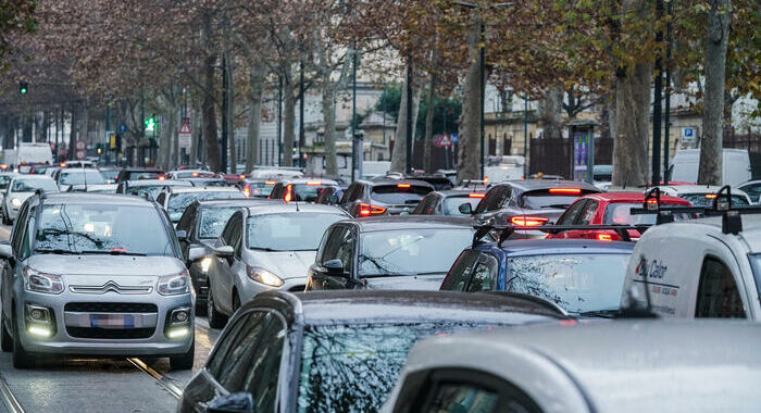 Valle d’Aosta in testa in Ue per numero di auto per abitante