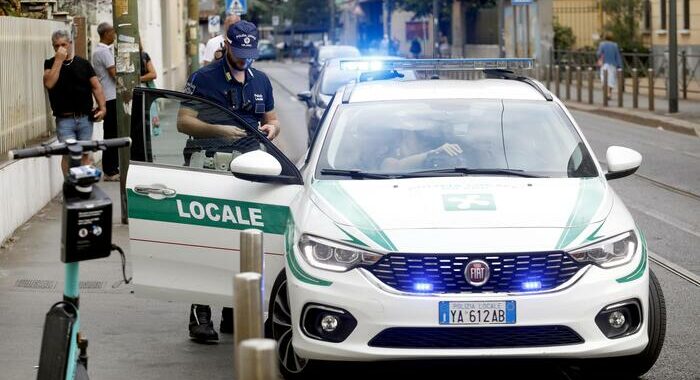 Video di arresto con manganellate a Milano, aperta indagine