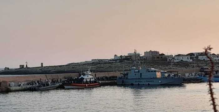 Ancora sbarchi a Lampedusa, oggi arrivati 1.158 migranti