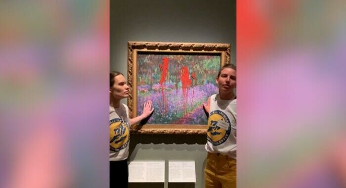 Attiviste imbrattano un Monet a Stoccolma