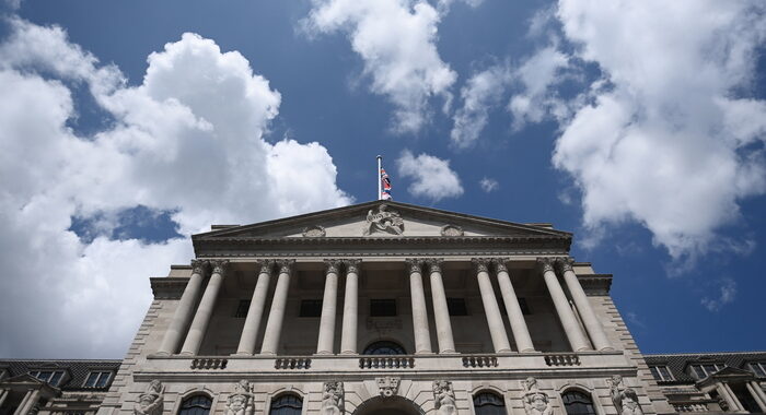 Bank of England alza di nuovo i tassi, al 5%