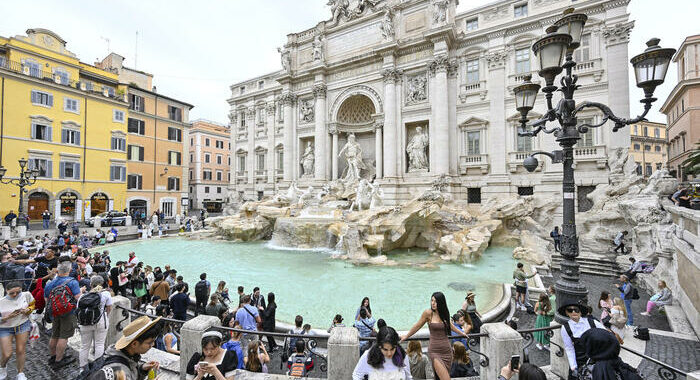 Bankitalia,turismo a Roma vola e traina l’economia del Lazio
