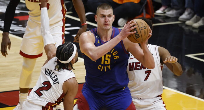 Basket: finali Nba, Denver vince 109-94 a Miami e comanda 2-1