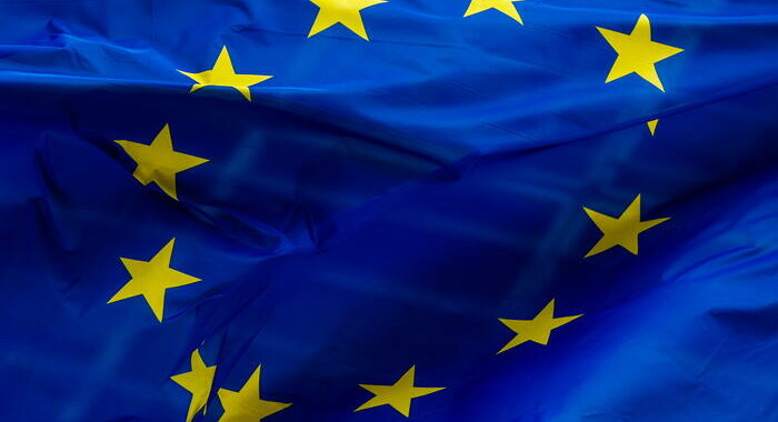 Berlusconi: bandiera Ue a mezz’asta domani all’Eurocamera