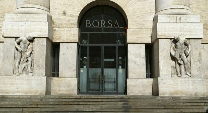 Borsa: Milano apre cauta a +0,09%