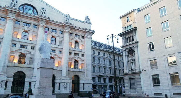 Borsa: Milano chiude in rialzo (+0,91%)