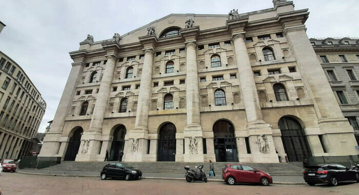 Borsa: Milano chiude in rialzo dello 0,81%