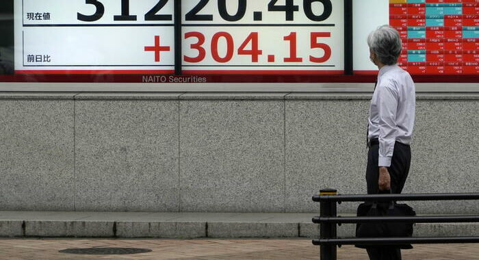 Borsa: Tokyo, apertura in rialzo (+0,94%)