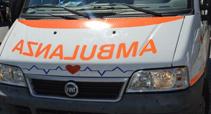 Cade dal tetto mentre lavora, operaio morto nel Cosentino