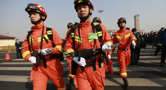 Cina: esplosione in un ristorante, almeno 31 morti