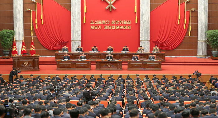 Corea del Nord affronta riunione plenaria del partito