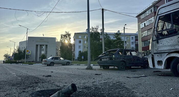 Drone si schianta sulla città russa di Voronezh, 2 feriti