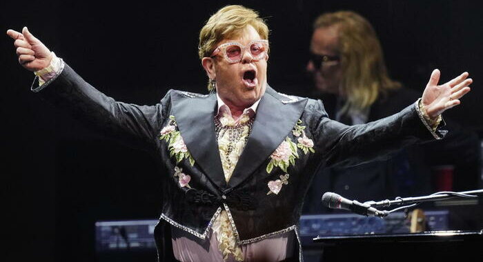 Elton John annuncia un nuovo show per il festival di Glastonbury