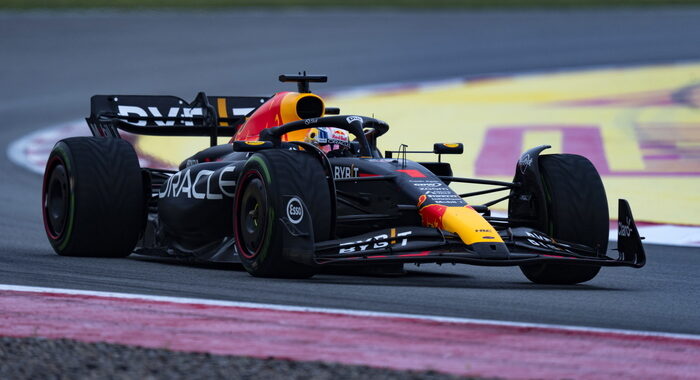 F1: Spagna, Verstappen in pole, 2/a la Ferrari di Sainz
