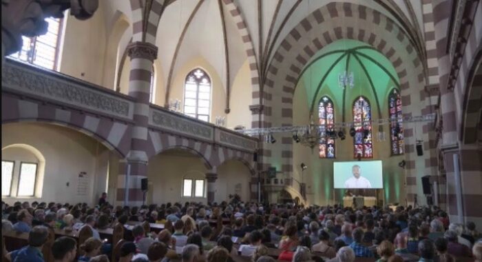 Germania, in chiesa il primo sermone recitato da ChatGpt