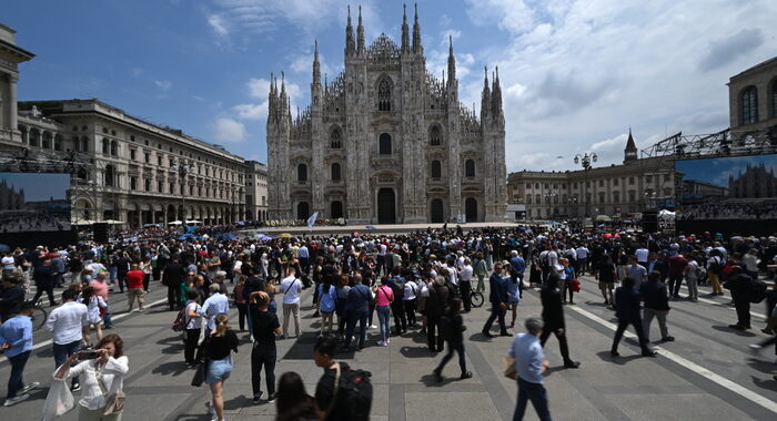 I funerali di Berlusconi, Fascina e i figli in prima fila