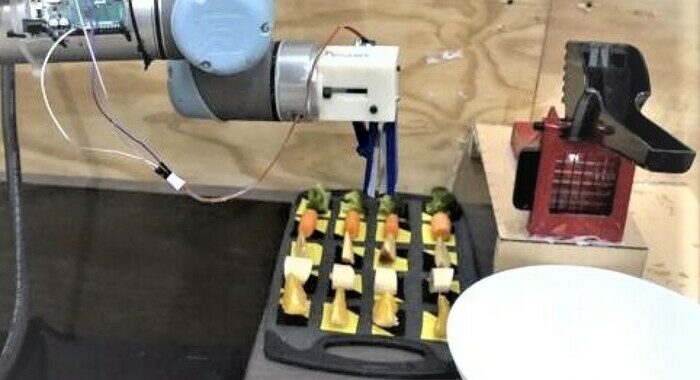 Il robot chef impara a preparare ricette guardando i video