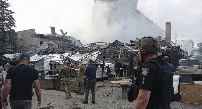 Kiev, almeno 8 i morti dopo il raid russo su Kramatorsk