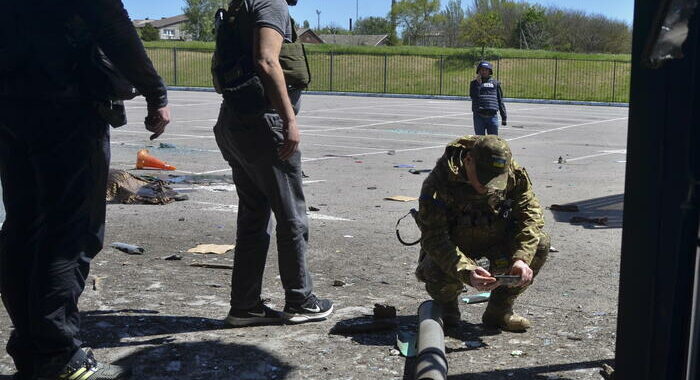 Kiev, ‘i russi stanno bombardando Kherson’