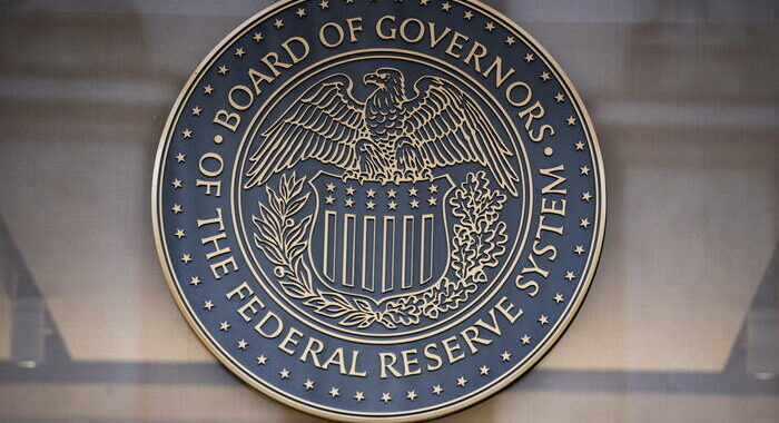 La Fed si prende una pausa e lascia i tassi invariati