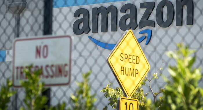 Le autorità Usa contro Amazon, pratiche ingannevoli per Prime